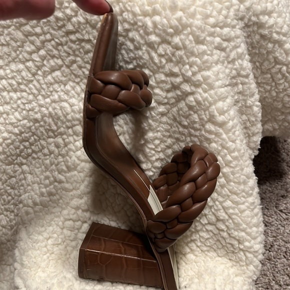 Dolce Vita sandals. Looks brand new. Only worn once - Picture 2 of 2